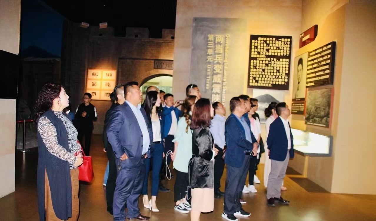 青年企业家专赴两当县参观两当兵变纪念馆，缅怀革命先烈