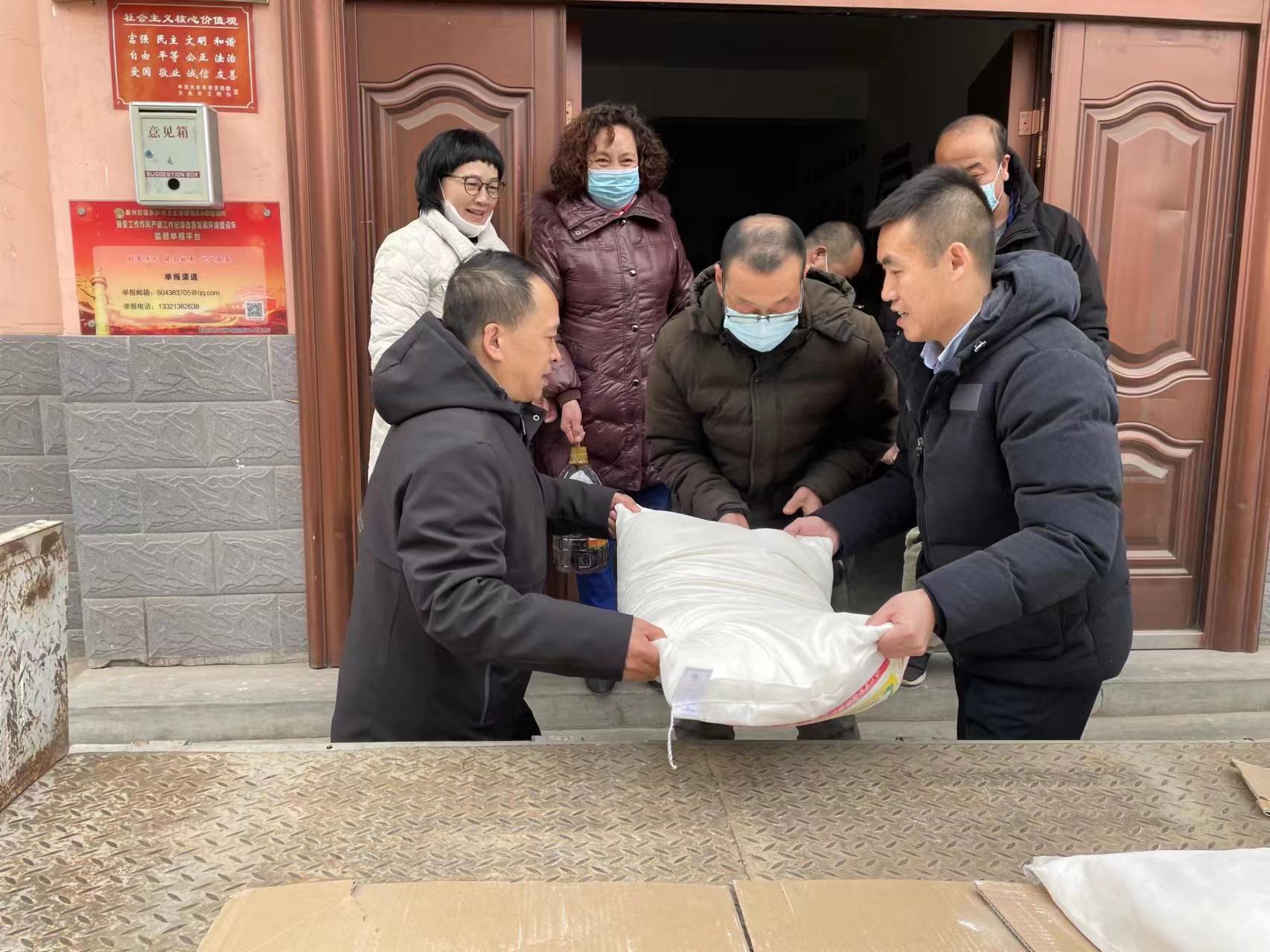  天水锴华电子衡器有限责任公司党支部组织全体党员下乡扶贫(图1)