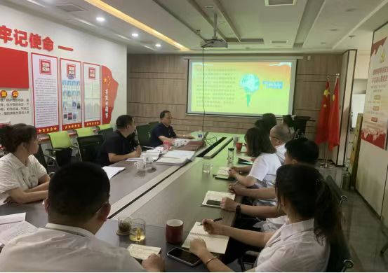 支部李书记讲党课(图1)